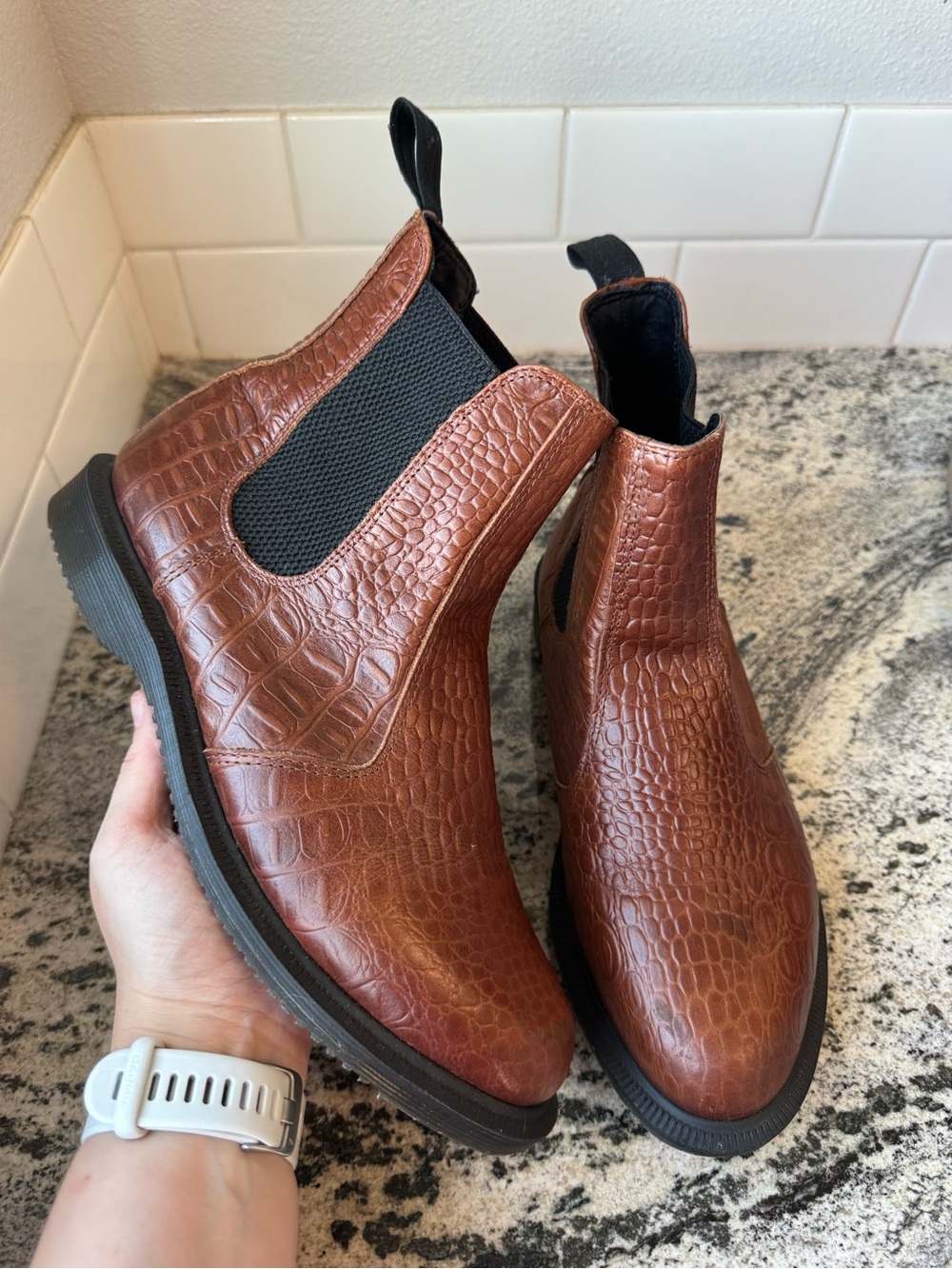 Dr. Martens Flora Chelsea Boot in Croc-Embossed Tan/Brown Leather. M 8/L 10.